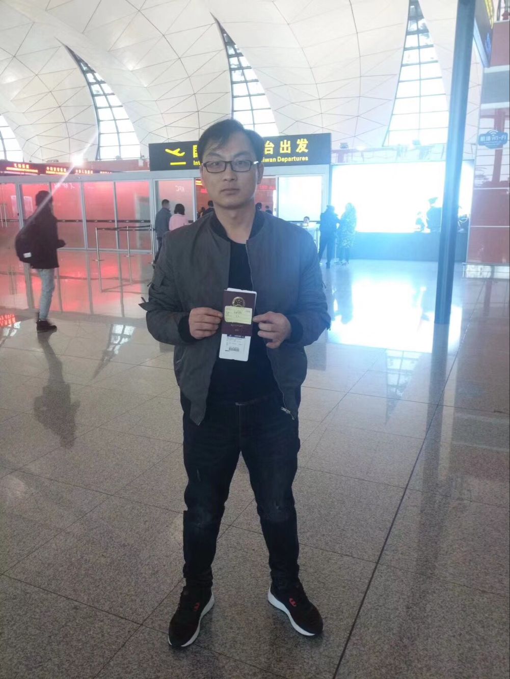 大连蜜桃在线免费观看